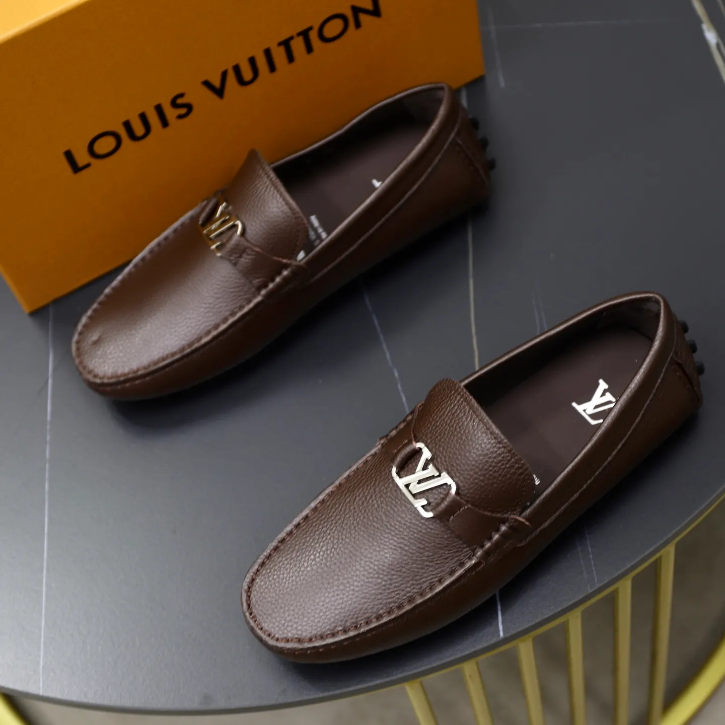 Ex-factory price: 480💰【LV】Louis Vuitton ⚠️High-end men’s driving and pedal series ⚠️38-44 (customized for 45) ⚠️All original cowhide leather! Thick and soft! Made entirely of calfskin lining! The latest non-slip beanie sole! Three-dimensional package technology! Fashionable and classic! Handicrafts! Original high quality! Feel free to compare!